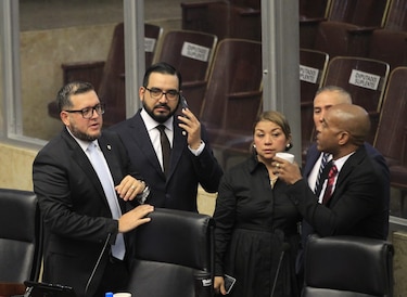 Cárcel para ‘botellas’ y descuentos a diputados: los proyectos anticorrupción que se atascaron en la Asamblea Nacional