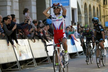 Purito Rodríguez domina en la tercera etapa, colombiano Henao nuevo líder
