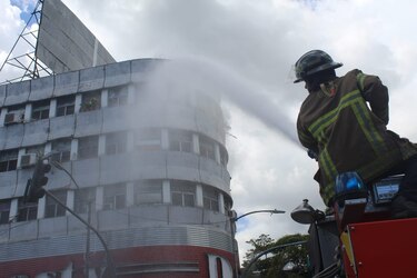 Sofocan incendio en el edificio Dinasty, en la 5 de Mayo