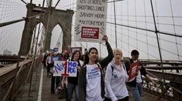 Cientos exigen en Nueva York mayor control sobre armas de fuego