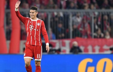 Bayern gana con goles de James y Lewandowski