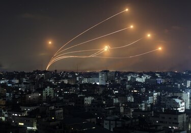 Milicias palestinas lanzan diez cohetes desde Gaza hacia Israel
