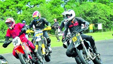Juan Bosco De la Cruz gana en la motovelocidad