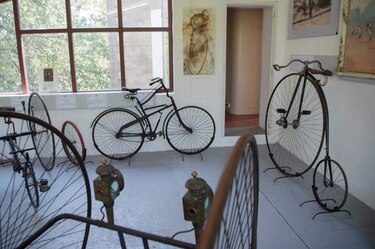 La bicicleta celebra su bicentenario de manera discreta
