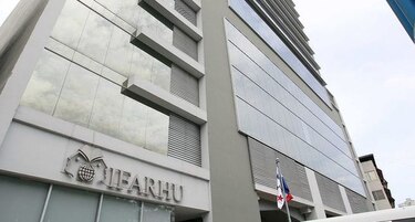 Ifarhu inicia entrega de tarjetas para estudiantes que reciben las becas de concurso y la universal 