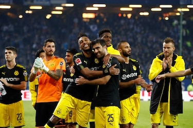 Dortmund lidera en solitario tras golear al Hamburgo