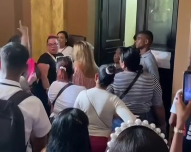 Qué se aprende en escuelas para padres, el requisito para cobrar el Pase-U 