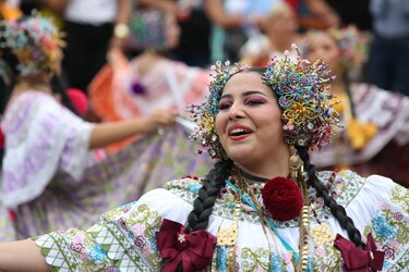 San Miguelito y Betania celebran el 28 de noviembre con coloridos desfiles