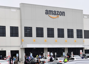 Empleados demandan a Amazon en Nueva York por exponerlos al coronavirus
