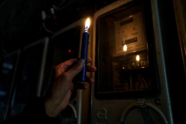 Ecuador afronta apagones de hasta ocho horas por grave crisis energética a causa de la sequía