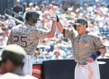 Padres vencen a los Yankees 6-3 en el debut de Kennedy