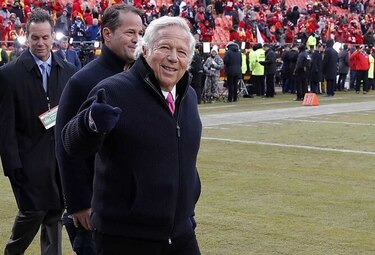 Dueño de los Patriots es acusado de solicitar servicios de prostitutas