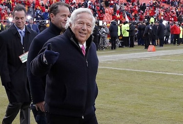 Dueño de los Patriots es acusado de solicitar servicios de prostitutas