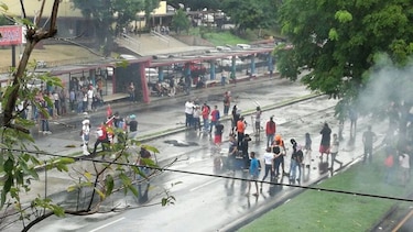Estudiantes de la Universidad de Panamá protestaron en la vía Transístmica