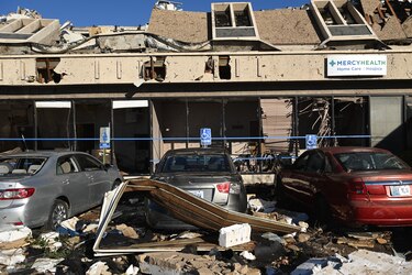 Búsqueda desesperada de sobrevivientes en Estados Unidos tras devastación de tornados