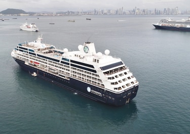 Limitan embarque y desembarque de personas en buques