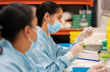 Resultados de ensayos clínicos sobre la vacuna de Pfizer son validados por revista científica