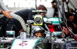 Hamilton y Rosberg dominan los ensayos; Raikkonen da la pelea