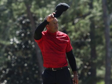 Tiger Woods practica para una posible participación en el Campeonato de la PGA