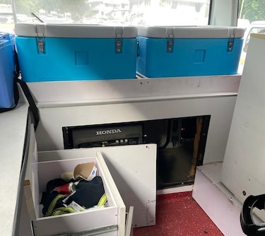 Vandalizan unidad móvil de vacunación de la Región Metropolitana de Salud en Don Bosco