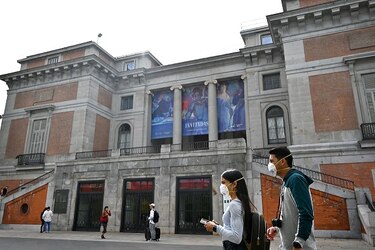 España cierra escuelas y aplica primeras cuarentenas en ciudades por Covid-19