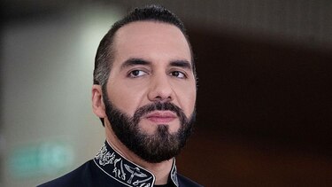 "Somos un experimento social": las críticas y las dudas que genera la IA que impulsa Bukele para gestionar la salud en El Salvador