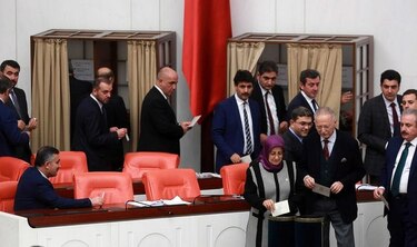 Parlamento turco aprueba ampliación de poderes de presidente Erdogan