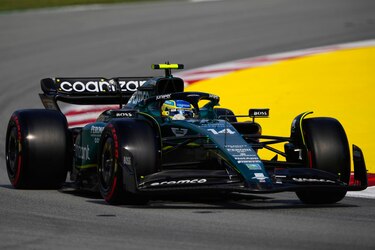 Alonso, segundo, se acerca al poderoso Verstappen en los libres y aviva el sueño