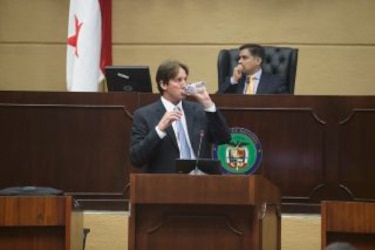 Guillermo Sáez–Llorens, sin respuestas ante la Asamblea Nacional