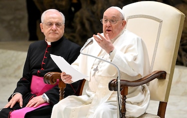 El papa Francisco dice que le escandaliza que no se visite a los ancianos en las residencias