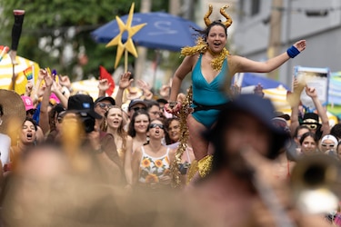 Los turistas extranjeros se dicen ‘extasiados’ con el Carnaval de Río de Janeiro