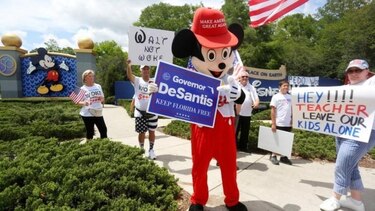 Qué es ‘woke’ y por qué este término genera una batalla cultural y política en Estados Unidos