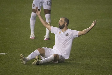 MLS: Higuaín debuta en el Inter Miami con dura derrota y fallando un penal