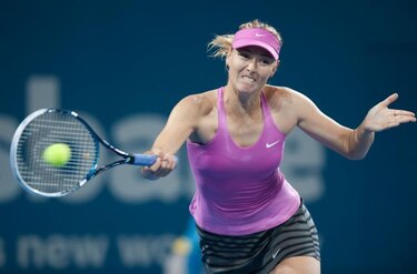 Maria Sharapova regresa a las pistas con una fácil victoria