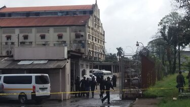 Unos 2 mil policías participan en requisa en cárcel de Colón