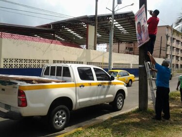 Remueven vallas políticas en Colón