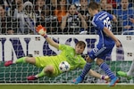 Real Madrid sufre, pierde; pero avanza a cuartos de final