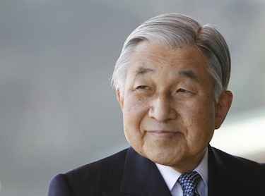 Hospitalizan a emperador de Japón por bronquitis