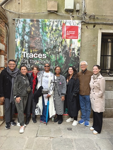 El público internacional visita el pabellón de Panamá en la Bienal