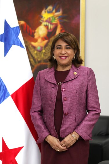 Angela Laguna, es la  nueva rectora de la UTP