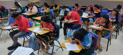 Más de 1,700 indígenas realizan pruebas para enseñar en sus comarcas