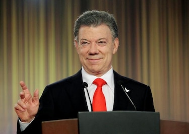 Santos impulsa iniciativa que eliminaría reelección