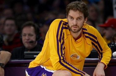Gasol regresa para ayudar a unos Lakers en crisis