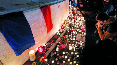 Francia conmemora aniversario de ataques
