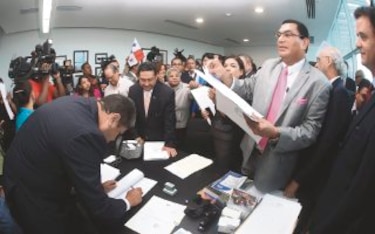 Moncada Luna contradice su declaración de bienes