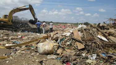 Comienza el saneamiento del vertedero de Chitré