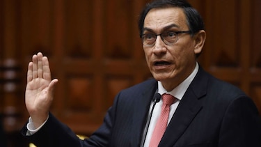 Nuevo presidente de Perú despide a ministro investigado tras polémicos videos