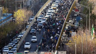 Trump advierte que Estados Unidos intervendrá si el gobierno de Irán mata a manifestantes tras 5 días de protestas y choques en ese país
