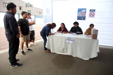 Fujimori vuelve a situarse por delante de Sánchez en la recta final del escrutinio en Perú
