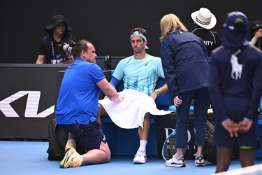 Djokovic avanza a semifinales tras la retirada de Musetti